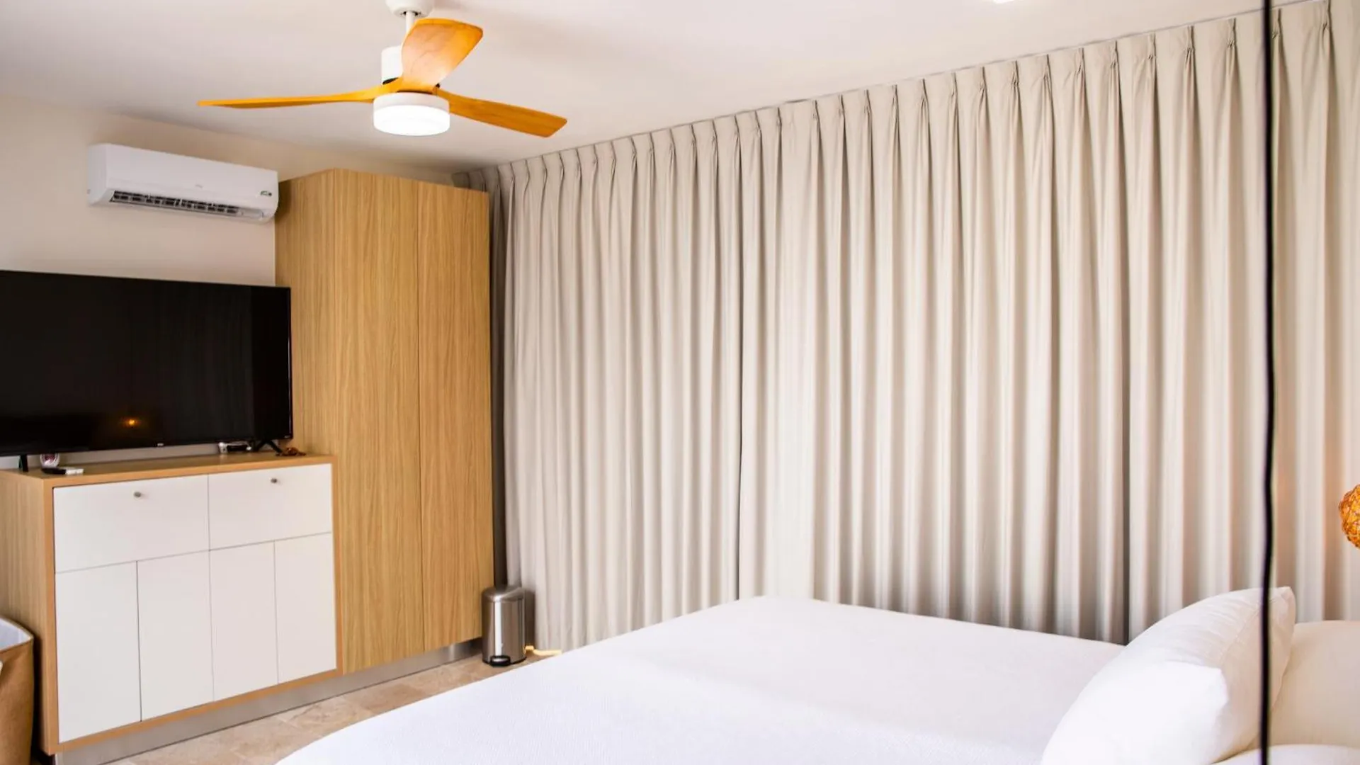아파트 Luxe Penthouse With Rooftop Pool And Grill 툴룸
