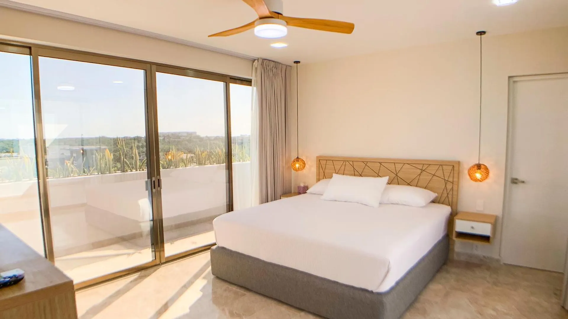 Luxe Penthouse With Rooftop Pool And Grill 툴룸 아파트