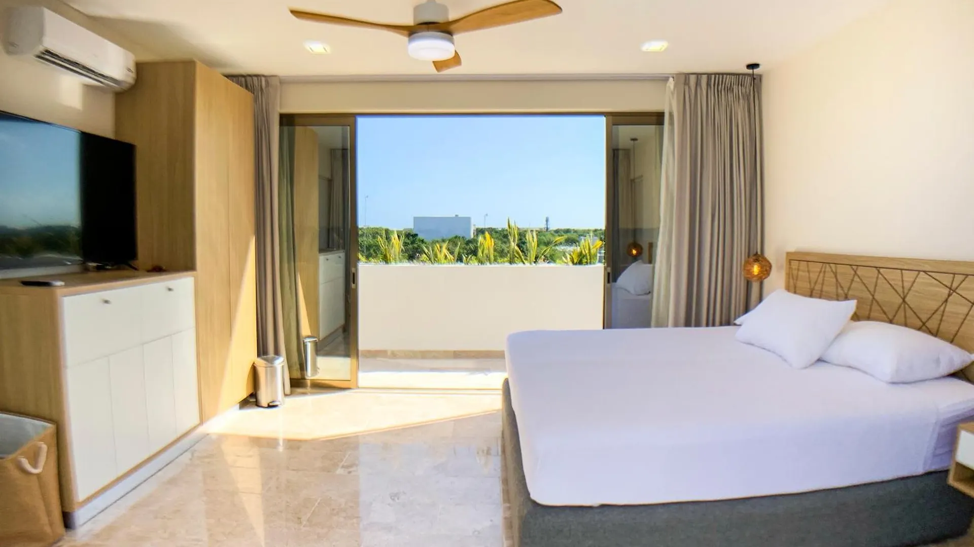 Luxe Penthouse With Rooftop Pool And Grill 툴룸 아파트